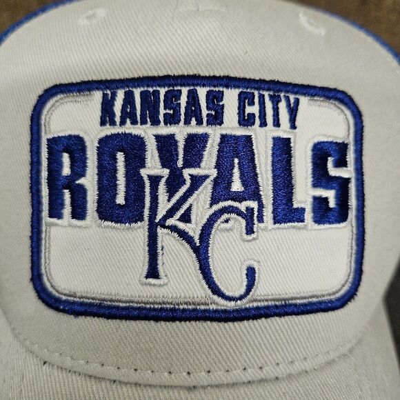 Kansas City KC Royals Emboidered Patch Snapback Trucker Hat by Fan Favorite - Picture 2 of 12